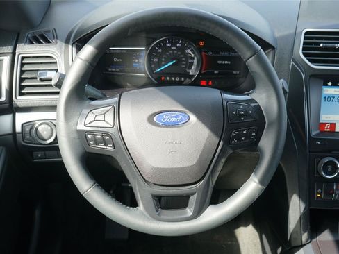 Used 2017 Ford Explorer XLT w/ Equipment Group 202A FWD image 26