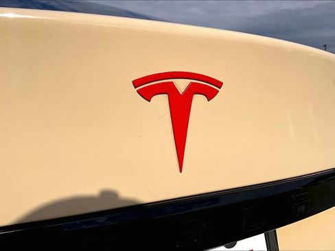 Used 2022 Tesla Model S Base image 22