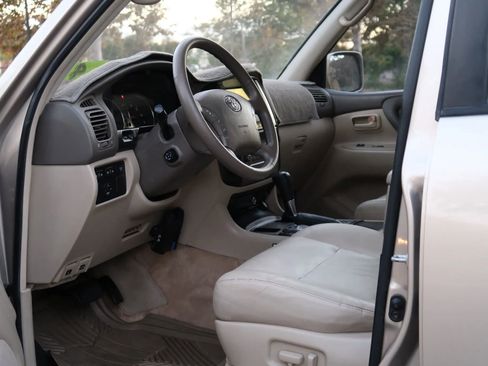 Used 2003 Toyota Land Cruiser image 13