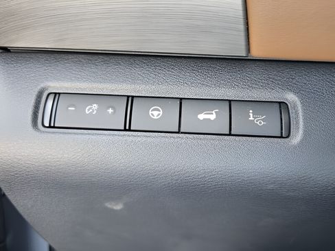 Used 2022 Nissan Pathfinder Platinum w/ Cargo Package AWD/4WD image 25