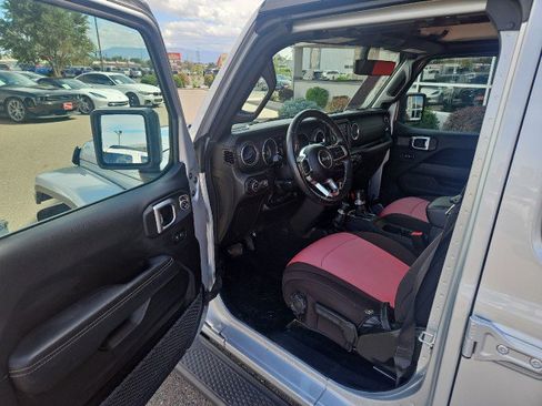 Used 2022 Jeep Gladiator Overland w/ Popular Equipment Package image 8