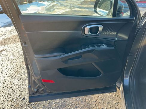 Used 2024 Kia Sorento S image 20