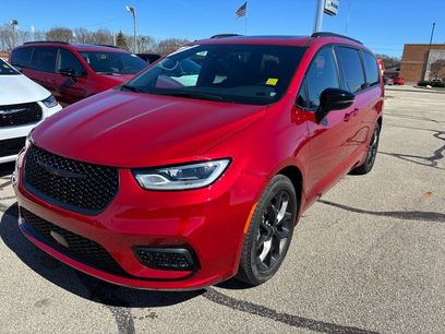 Used 2025 Chrysler Pacifica Limited w/ Trailer Tow Group