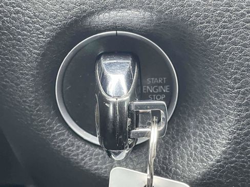 Used 2014 Volkswagen Touareg VR6 image 23