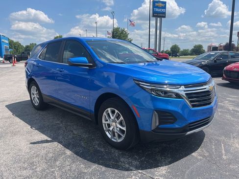 Used 2024 Chevrolet Equinox LT FWD image 2