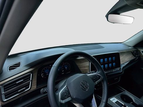 Used 2024 Volkswagen Atlas SE FWD image 11