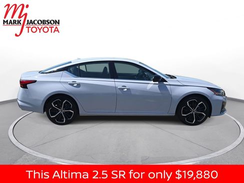 Used 2024 Nissan Altima 2.5 SR FWD image 7