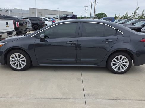 Used 2025 Toyota Corolla XLE FWD image 2