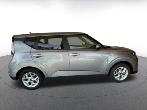 Used 2025 Kia Soul LX w/ LX Technology Package image 16
