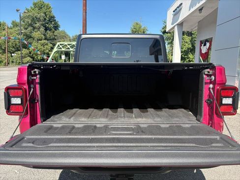 Certified 2024 Jeep Gladiator Sport AWD/4WD image 11