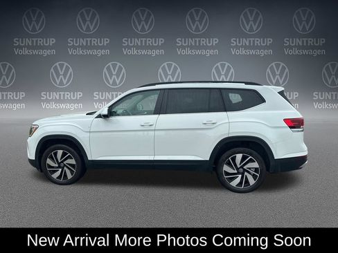 Used 2024 Volkswagen Atlas SE w/ Panoramic Sunroof Package AWD/4WD image 3