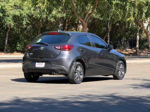 Used 2020 Toyota Yaris LE FWD image 5