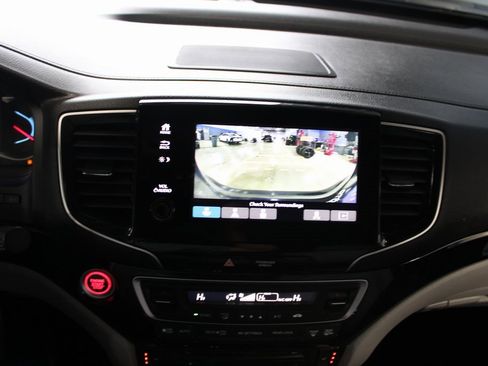 Used 2022 Honda Pilot Touring image 35