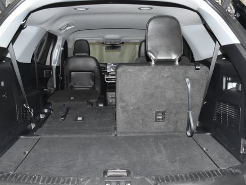 Used 2022 Ford Explorer XLT w/ Equipment Group 202A image 34