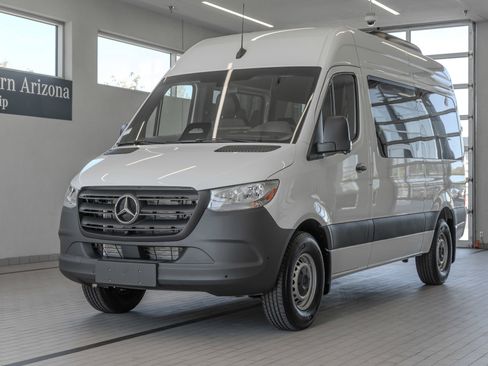 Used 2025 Mercedes-Benz Sprinter 2500 image 25