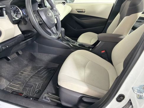 Used 2022 Toyota Corolla LE image 9
