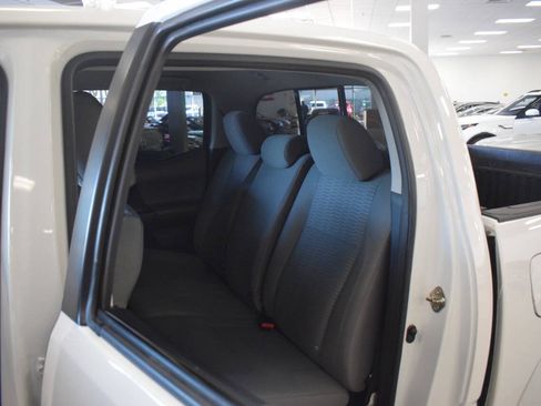 Used 2017 Toyota Tacoma SR5 RWD image 63