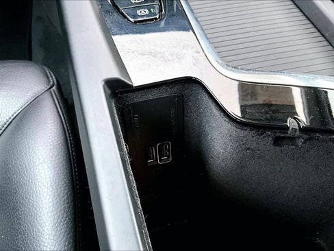 Used 2020 Volvo V60 T5 Momentum image 36