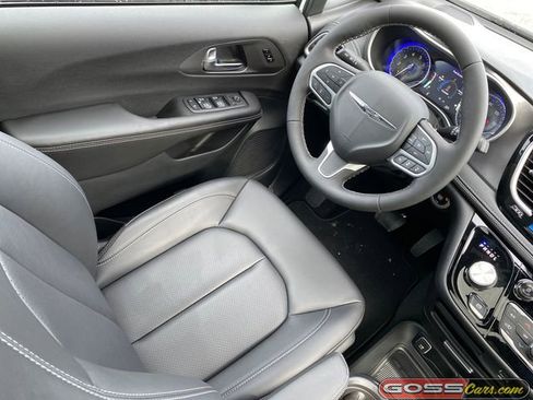 New 2026 Chrysler Pacifica Select image 22