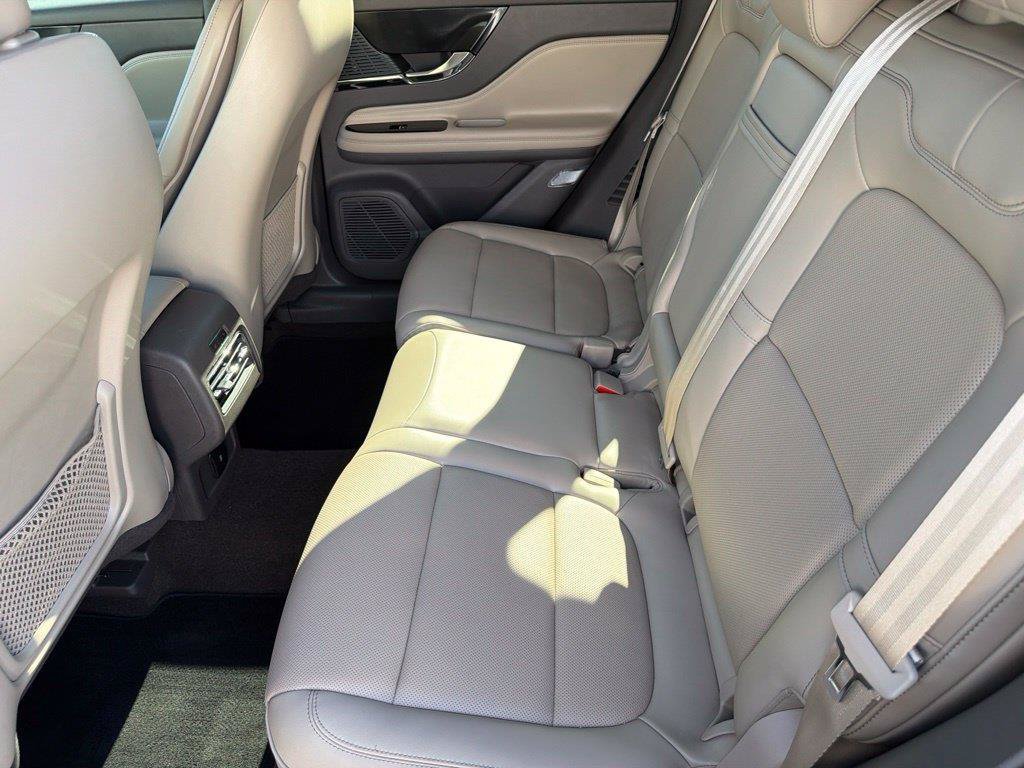Used 2022 Lincoln Corsair FWD w/ Premium Package image 10