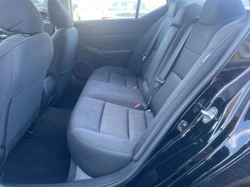 Used 2025 Nissan Altima 2.5 SV image 24