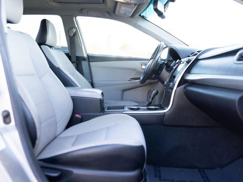 Used 2016 Toyota Camry SE image 14