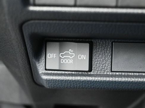 Certified 2025 Toyota Tacoma SR5 image 16