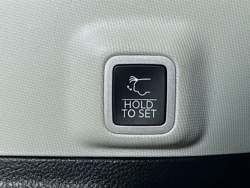 Used 2023 Jeep Grand Cherokee Laredo w/ Luxury Tech Group I AWD/4WD image 28