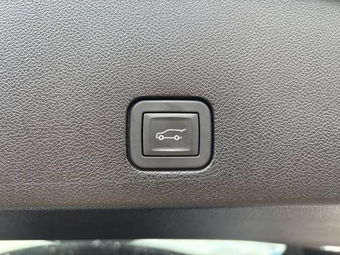 Used 2025 Cadillac XT6 Premium Luxury AWD/4WD image 25