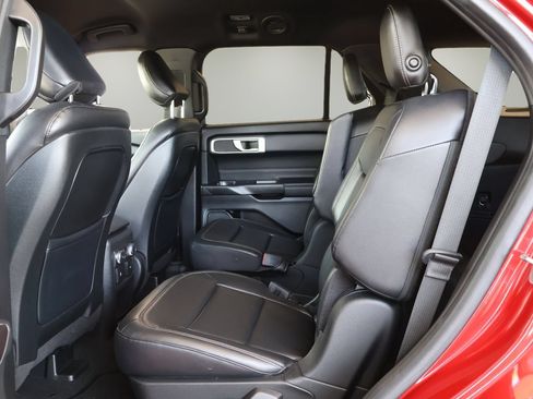 Used 2020 Ford Explorer XLT w/ Equipment Group 202A RWD image 14