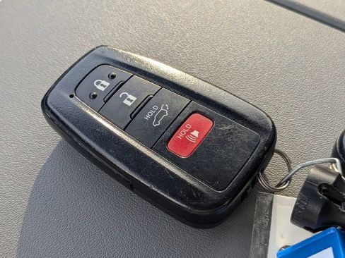 Used 2021 Toyota Highlander Limited image 31