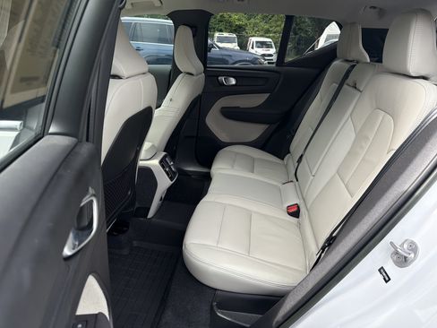 Certified 2023 Volvo XC40 B5 Plus w/ Protection Package Premier AWD/4WD image 32
