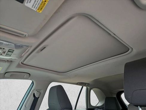 Used 2021 Toyota RAV4 XLE w/ Convenience Package FWD image 13
