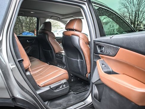 Used 2023 Acura MDX SH-AWD w/ Advance Package image 16