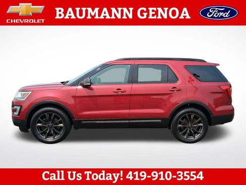 Used 2017 Ford Explorer XLT w/ Equipment Group 202A AWD/4WD image 2