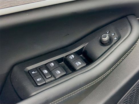 Used 2023 Jeep Grand Cherokee L Limited image 19