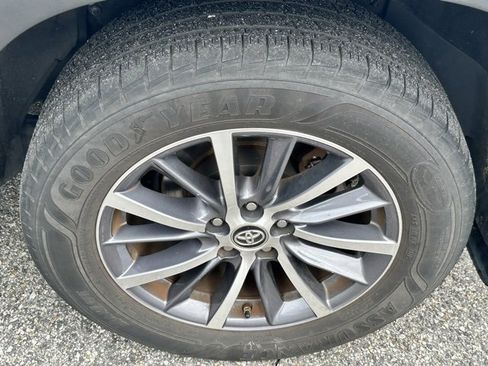 Used 2018 Toyota Highlander XLE image 22