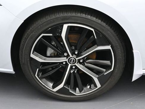 Used 2023 Nissan Altima 2.5 SR w/ SR Premium Package FWD image 7