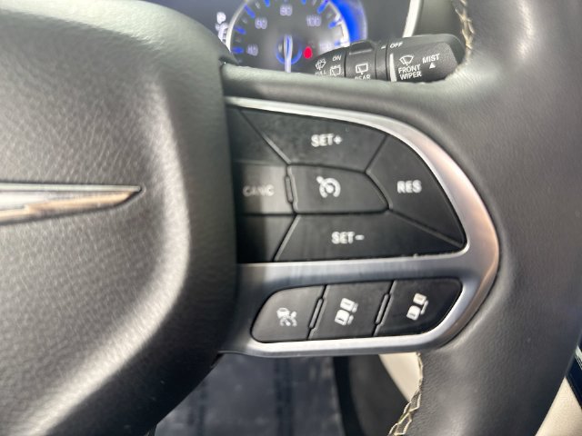 Used 2024 Chrysler Pacifica Touring-L FWD image 13