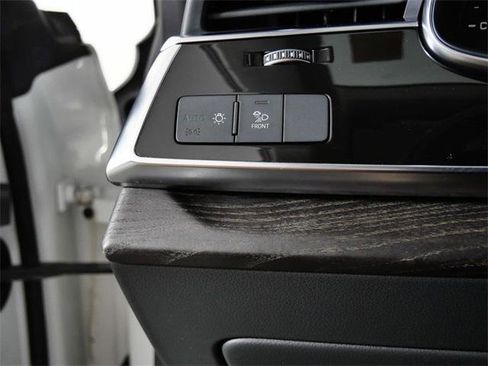 Used 2022 Audi Q8 Premium Plus image 22