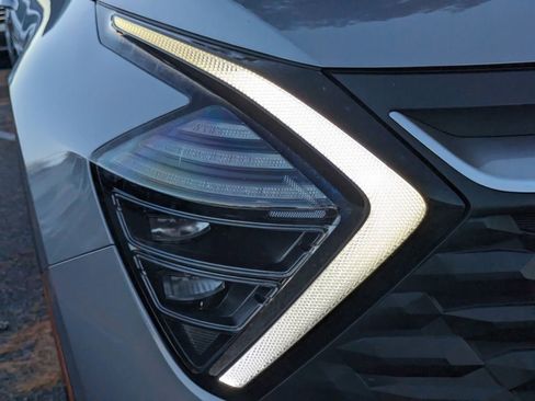 Used 2024 Kia Sportage LX image 10