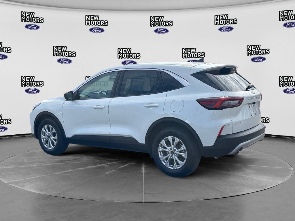Used 2023 Ford Escape Active AWD/4WD image 3