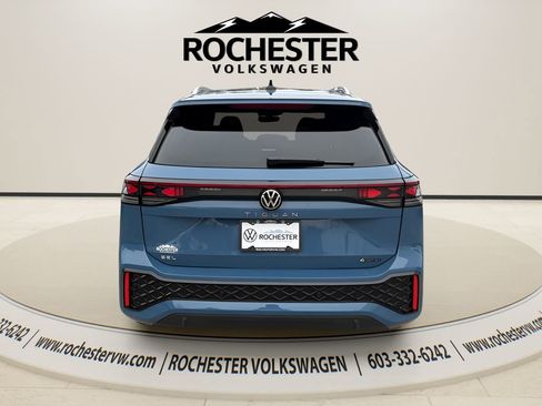Used 2025 Volkswagen Tiguan SEL R-Line image 5