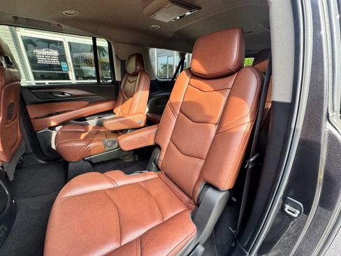 Used 2017 Cadillac Escalade ESV Premium Luxury AWD/4WD image 21