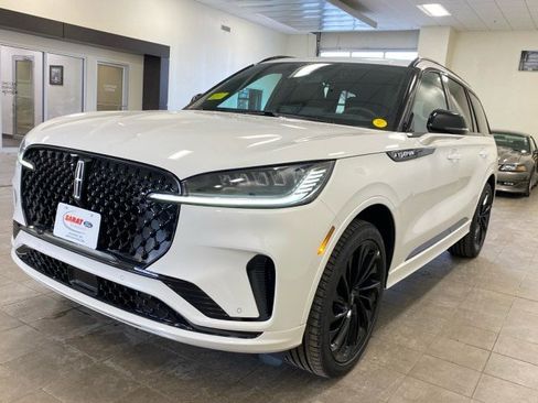 New 2026 Lincoln Aviator Reserve w/ Jet Appearance Package image 4