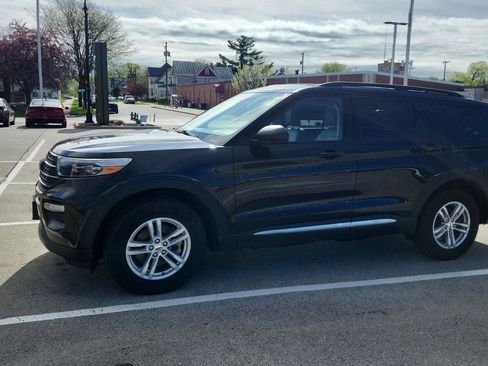 Used 2022 Ford Explorer XLT w/ Equipment Group 202A AWD/4WD image 8