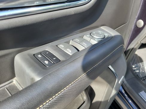 Used 2023 GMC Yukon SLT w/ SLT Premium Package image 26