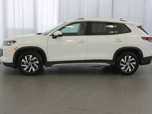 New 2026 Volkswagen Tiguan S image 2