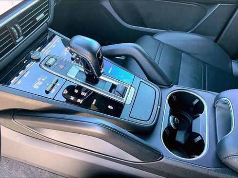 Used 2019 Porsche Cayenne image 17