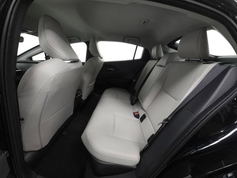 Used 2024 Toyota Prius XLE image 5